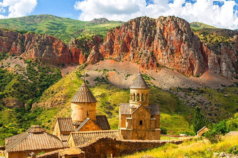 Tour privato: Khor Virap, Noravank, Grotta di Areni e CantinaTour guidato privato