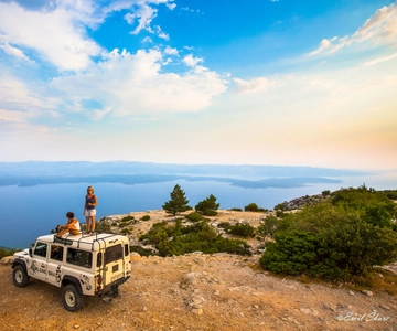 Brač: Ø-udforskningstur med firehjulstrukket jeep