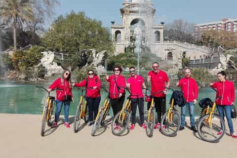 Barcelona: Guided Bicycle Tour in Italian