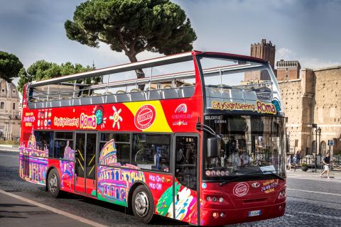 Rom: Sightseeing med audioguide på hop-on-hop-off busstur