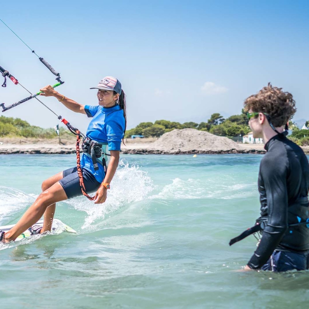 ジェルバ島: 初心者向けカイトサーフィンコース | GetYourGuide