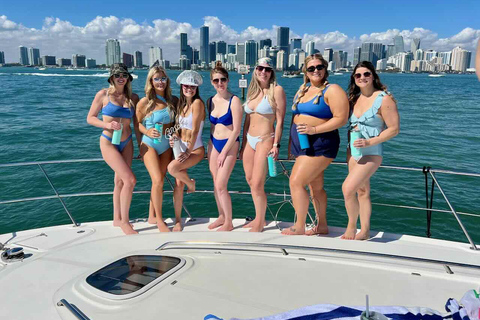 Miami: Private Yacht Charter with Drinks 2-Hour Charter