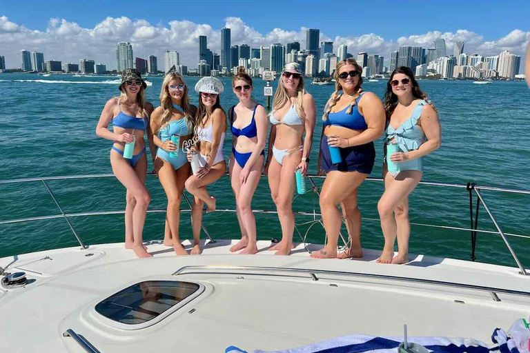 Miami: Privater Yachtcharter mit Getränken6-Stunden-Charter