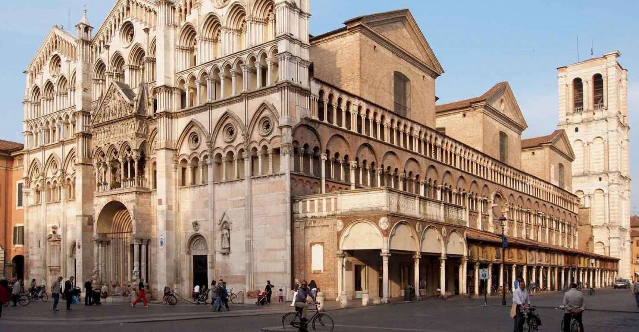 Ferrara, Guided City Highlights Walking Tour - Housity
