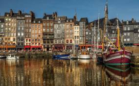 Honfleur Like a Local: Customized Guided Tour