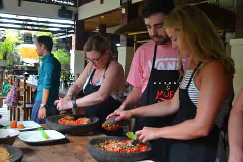 kuta balinese cooking class with market tour