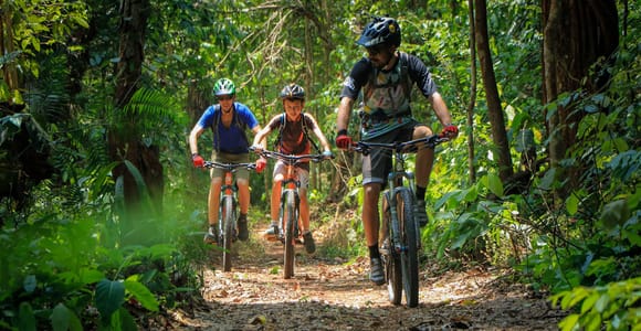 Chiang Mai: Bootsfahrt und Radtour zum Sticky Waterfall