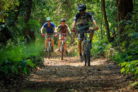 Chiang Mai: boottocht en fietsen naar Sticky Waterfall