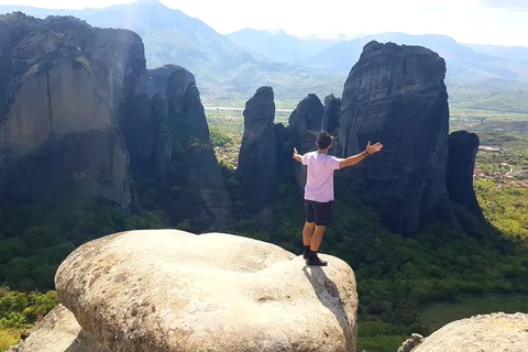 Meteora 2-Day Tour by Train from Thessaloniki