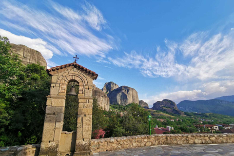 Da Atene: Escursione di un giorno alle grotte e ai monasteri di Meteora in treno