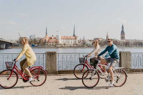Riga: giro turistico in bicicletta di architettura e distretti