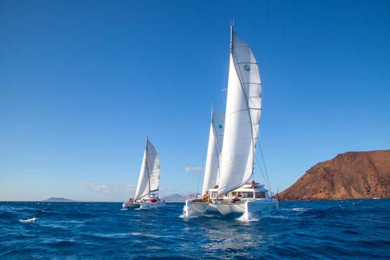 Corralejo: Sail for Lobos Island with Drinks and Snorkeling