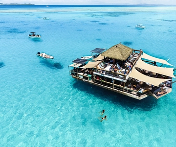 Fidji : Plate-forme flottante Cloud 9 et aventure aquatique