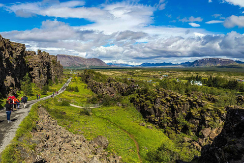 Desde Reikiavik: cabalgatas de día completo y tour al Círculo DoradoExcursión a caballo de todo el día y recorrido del Círculo Dorado, incluye recogida