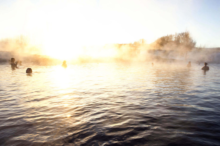 Z Reykjaviku: wycieczka po Złotym Kręgu i do Secret LagoonWycieczka po Złotym Kręgu i do Secret Lagoon z odbiorem