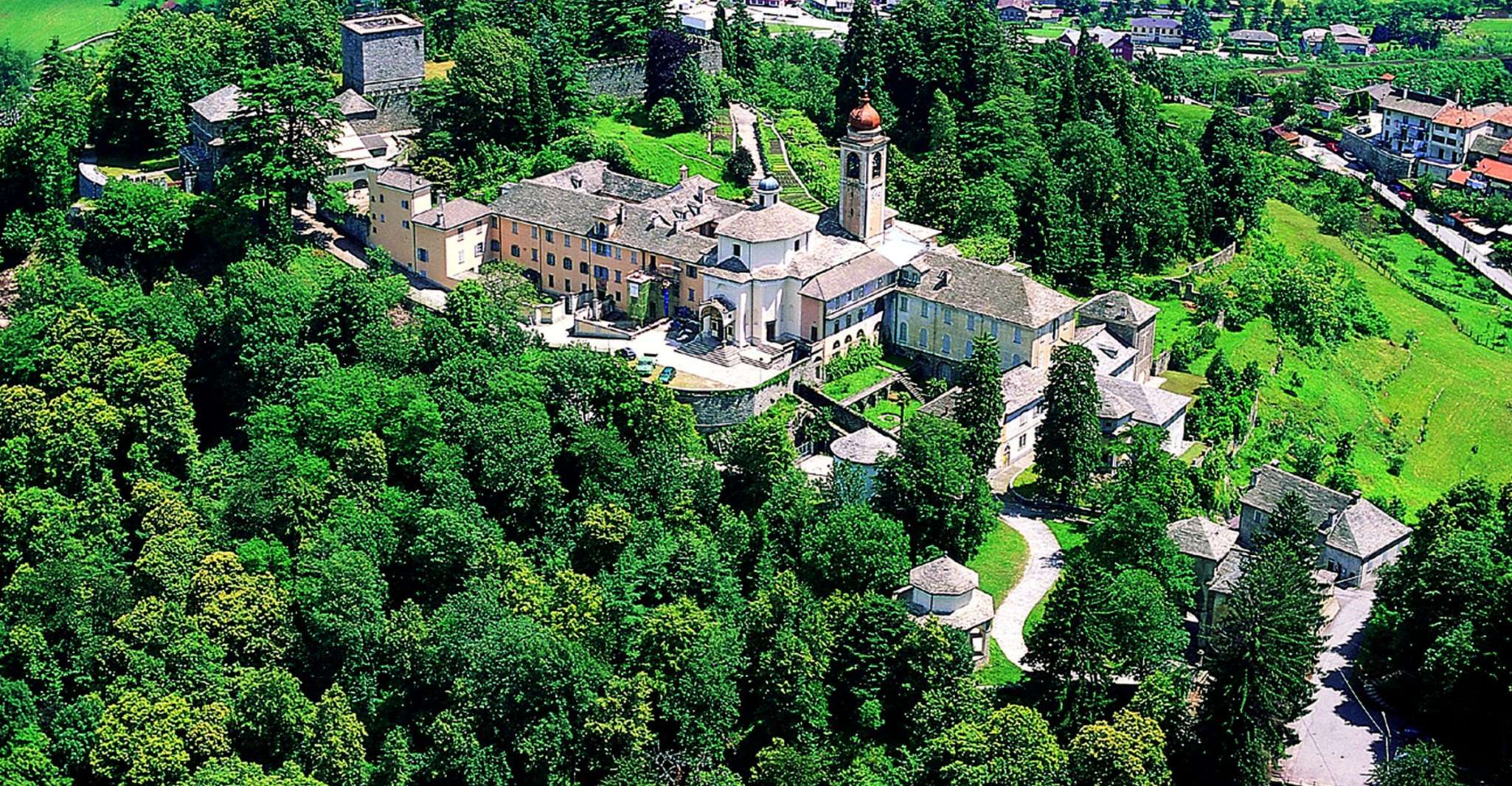 Cannobio, Domodossola and Sacred Mountain Tour - Housity