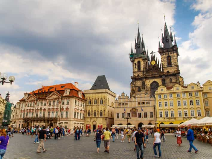 Prague: Walking Tour & Virtual Reality Experience 