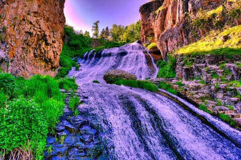 Yerevan: Private Wings of Tatev en Jermuk Waterfall TourPrivé rondleiding: Jermuk, Tatev klooster en bronnen tour