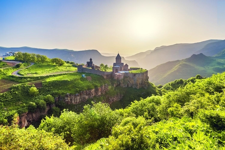 Yerevan: Private Wings of Tatev en Jermuk Waterfall TourPrivé rondleiding: Jermuk, Tatev klooster en bronnen tour