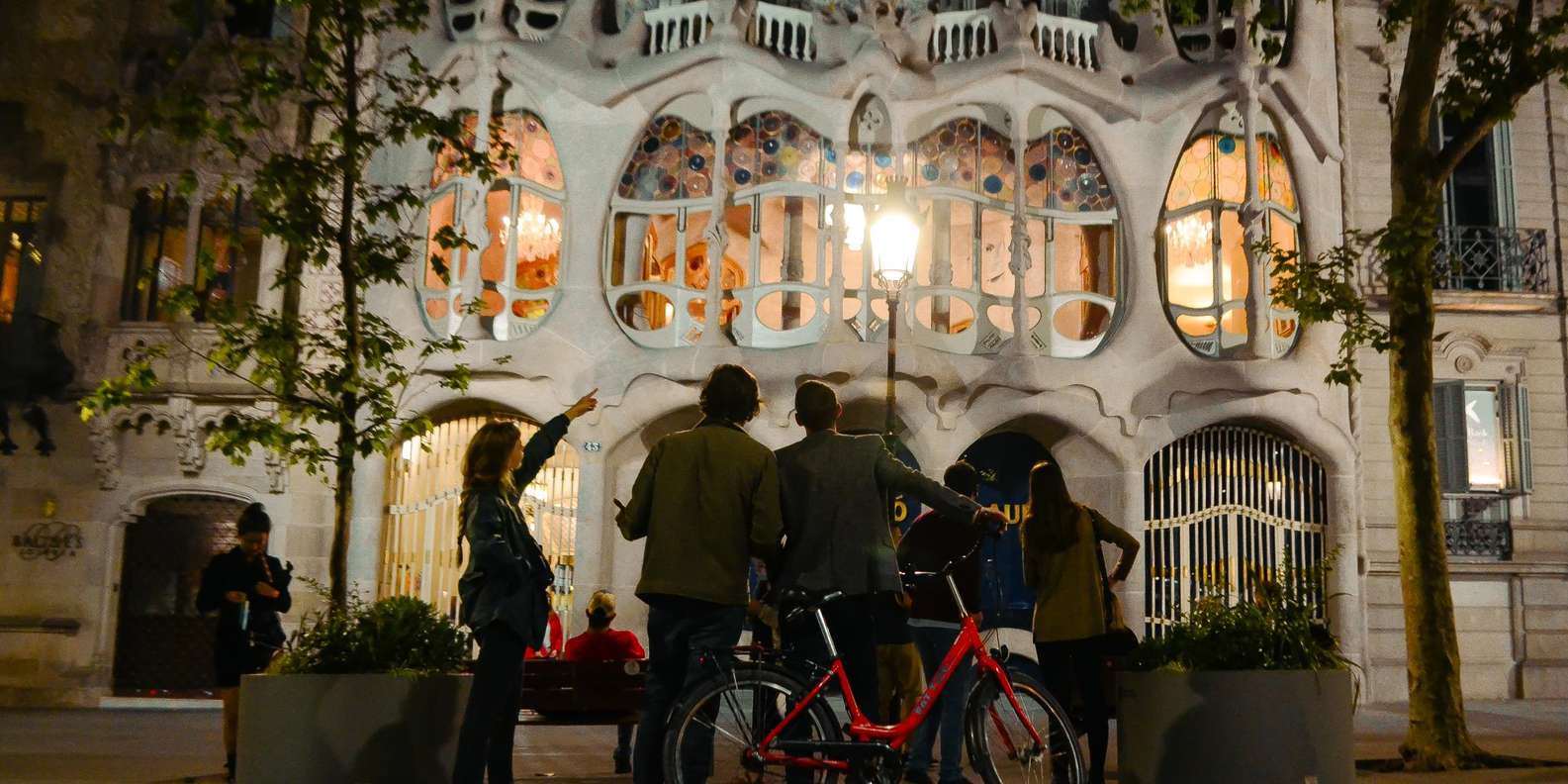 Barcelona Bike Tour By Night With Cava And Fountain Show Getyourguide