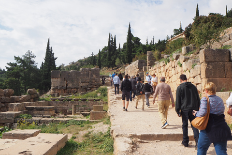 Ab Athen: Tagestour nach DelphiTour auf Italienisch