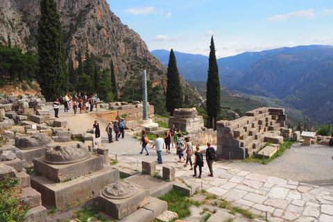 Vanuit Athene: dagexcursie naar DelphiRondleiding in het Italiaans