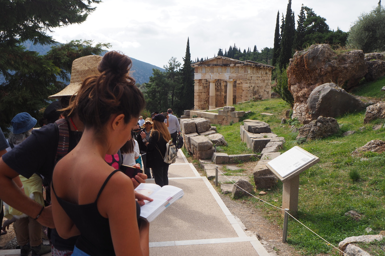 Vanuit Athene: dagexcursie naar DelphiRondleiding in het Engels