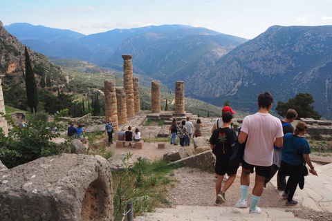 Vanuit Athene: dagexcursie naar DelphiRondleiding in het Italiaans