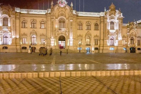 Lima: Tour Nocturno Luces, Pisco y Diversión y Cata de PiscoOpción Estándar
