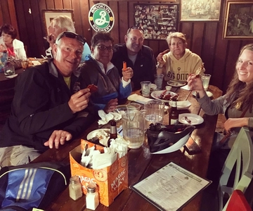 Wing Ride: Die verborgene Geschichte der Chicken Wings Bike Tour