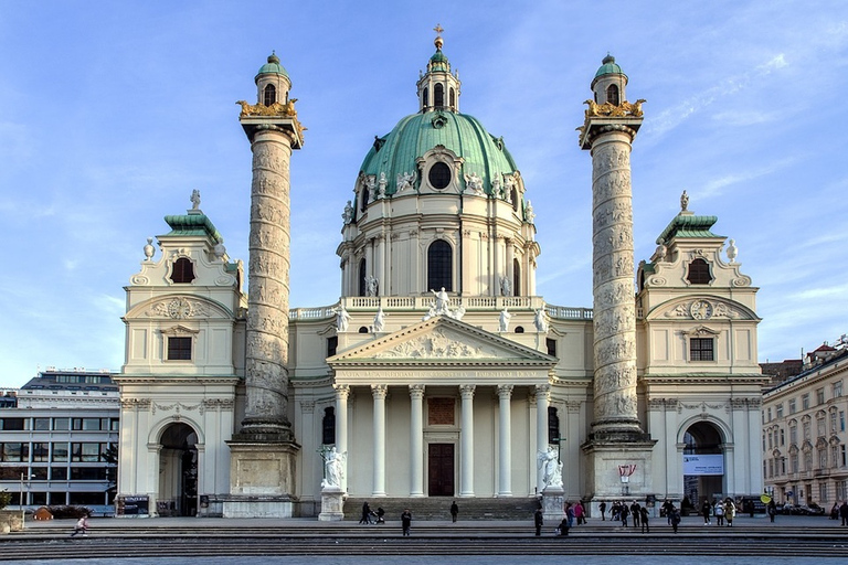 Vienna: Sightseeing Tour in an 8 seats electric classic car 40-Minute Tour (up to 8 peoples)