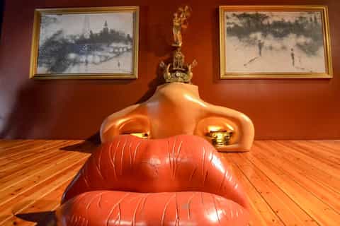 figueres dalí museum and jewels with guided city tour