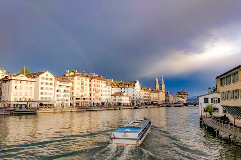 Zurich: visite à pied d'une heure et demie incl. Promenade en bateau et en funiculaire