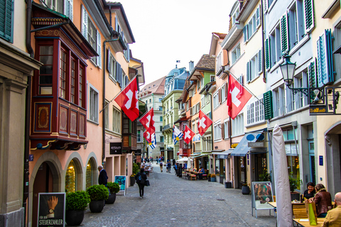 Zúrich: recorrido a pie de 1,5 horas incl. Paseo en bote y funicular