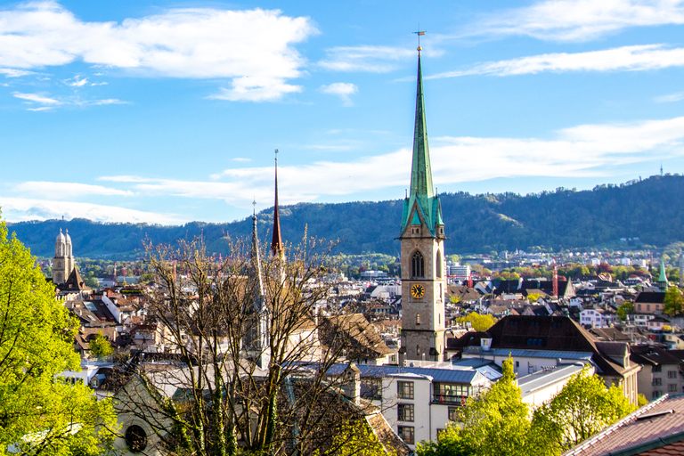 Zurich: visite à pied d'une heure et demie incl. Promenade en bateau et en funiculaire