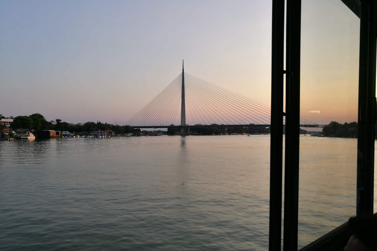 Belgrad med öppen båt Sunset-kryssning med öppen båt med live guideBelgrad: Guidad båtkryssning i staden