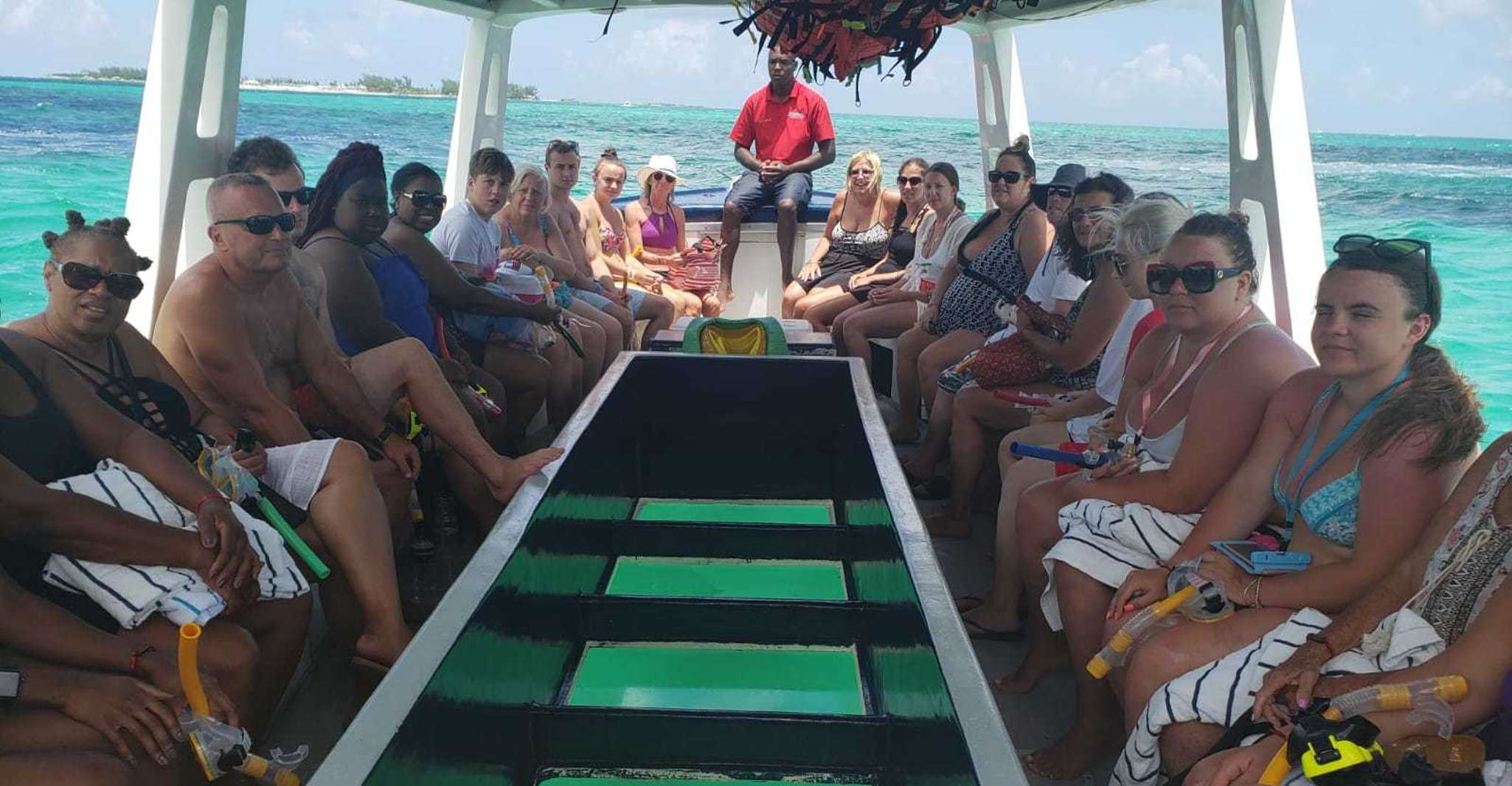 Nassau, Glass Bottom Boat, Banana Boat and Snorkelling Tour - Housity