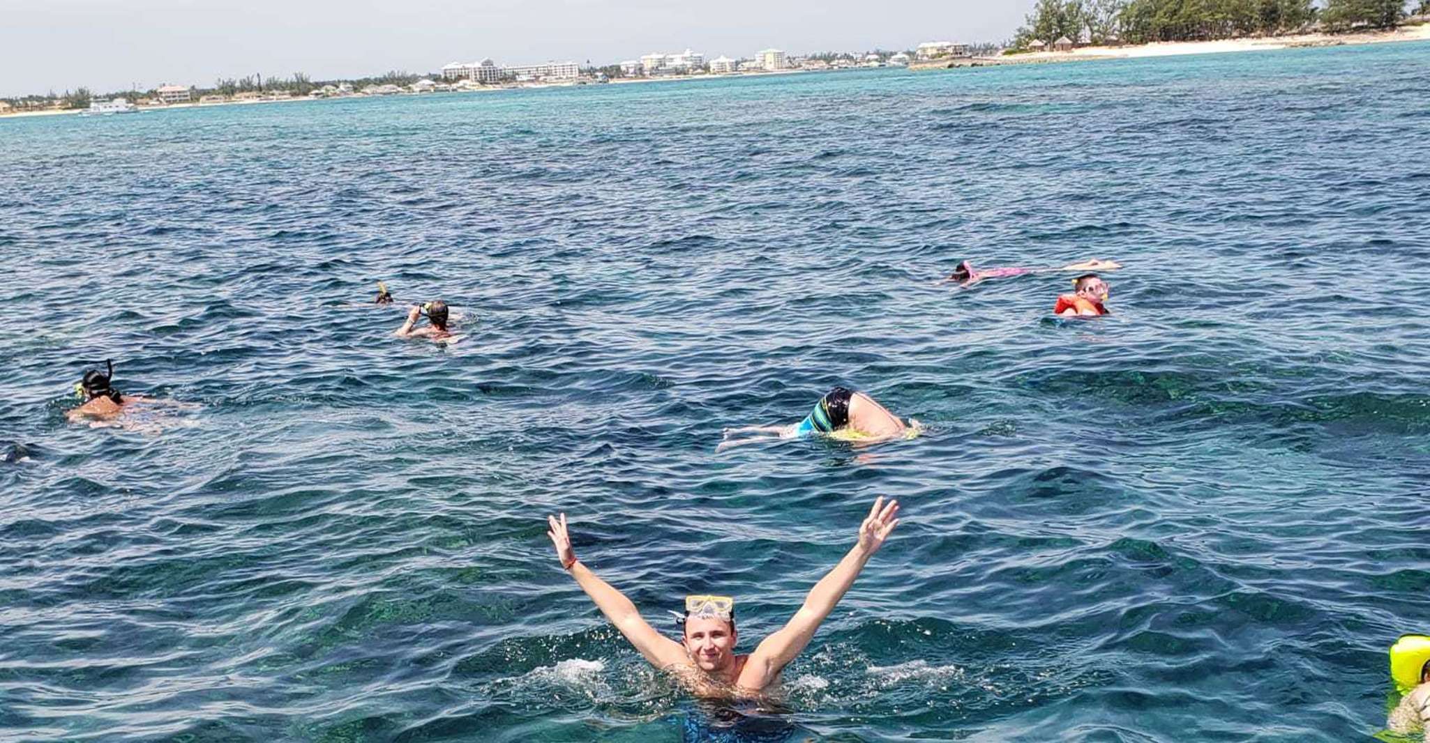 Nassau, Glass Bottom Boat, Banana Boat and Snorkelling Tour - Housity