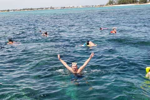 Nassau: Glass Bottom Boat, Banana Boat and Snorkelling Tour