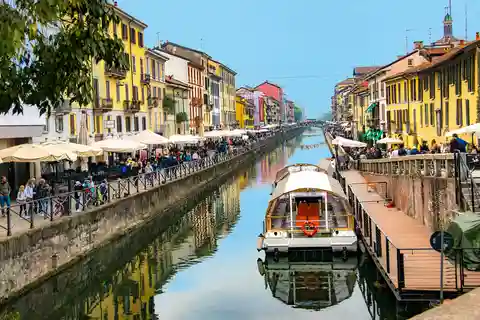 Milan: Colonne di San Lorenzo and Navigli Guided Tour