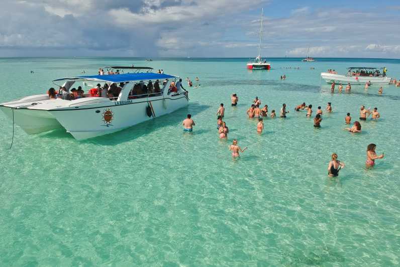 saona island highlights tour by boat with buffet lunch