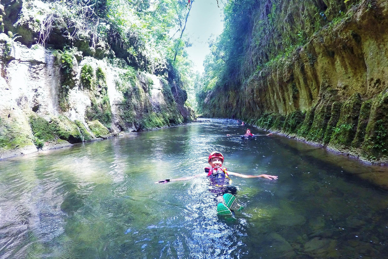 Body Rafting, spéléologie : hors des sentiers battus Réserve naturelle.Puerto Rico : Body Rafting et spéléologie dans une réserve naturelle.