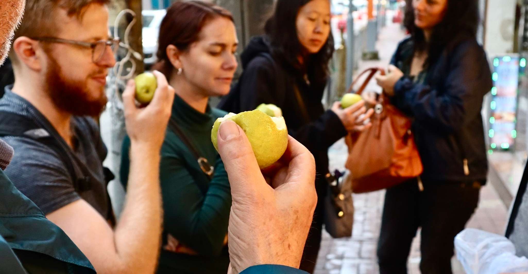 Hong Kong: Gems Food Tour with Dim Sum, Goose & 7+ Tastings