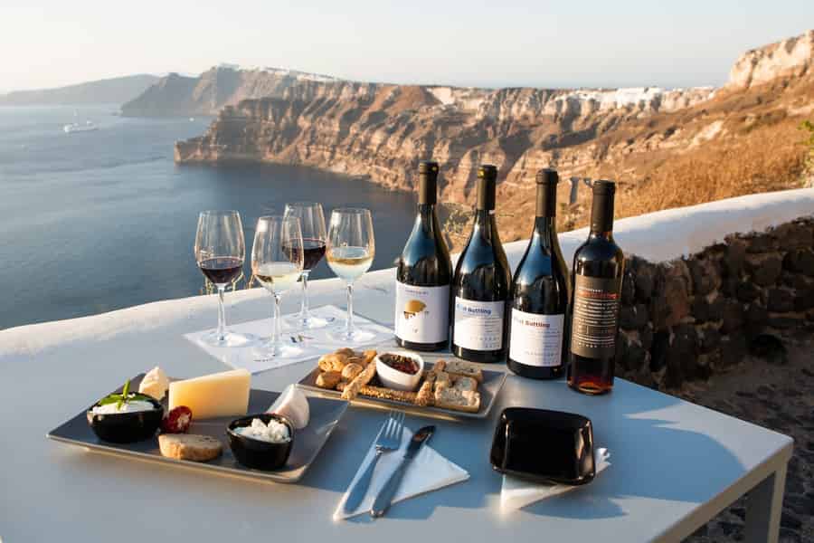 Santorin: Drei Weingüter und eine Brauerei Tour mit Verkostungen. Foto: GetYourGuide