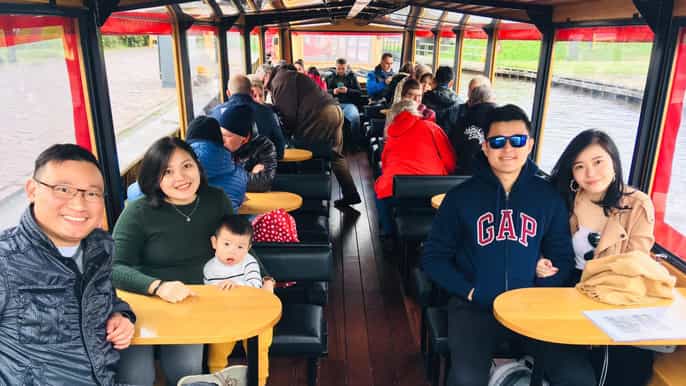 giethoorn private day trip with boat tour from amsterdam