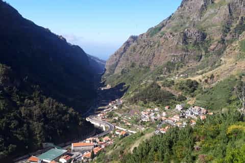 Skywalk & Porto Moniz Volcanic Pools with Open Roof 4x4 Tour