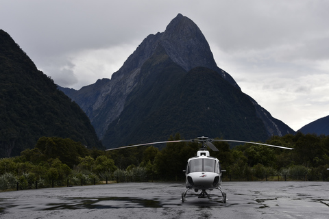 Te Anau: widokowy lot Milford Sound z lądowaniem nad jeziorem