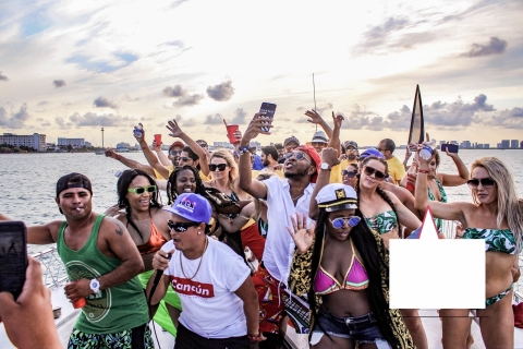 Cancún: fiesta de rock en barco para adultos (+18)Cancún: fiesta en barco para adultos