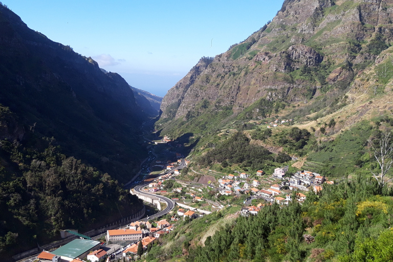 Excursão particular de meio dia ao leste ou oeste da Madeira em jipe abertoExcursão privada de meio dia a leste ou oeste da Madeira em jipe aberto