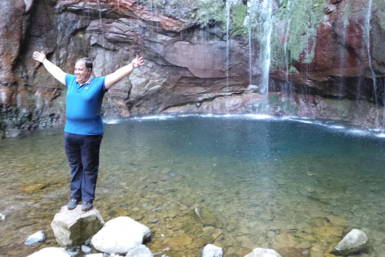 Excursão particular de meio dia ao leste ou oeste da Madeira em jipe abertoExcursão privada de meio dia a leste ou oeste da Madeira em jipe aberto